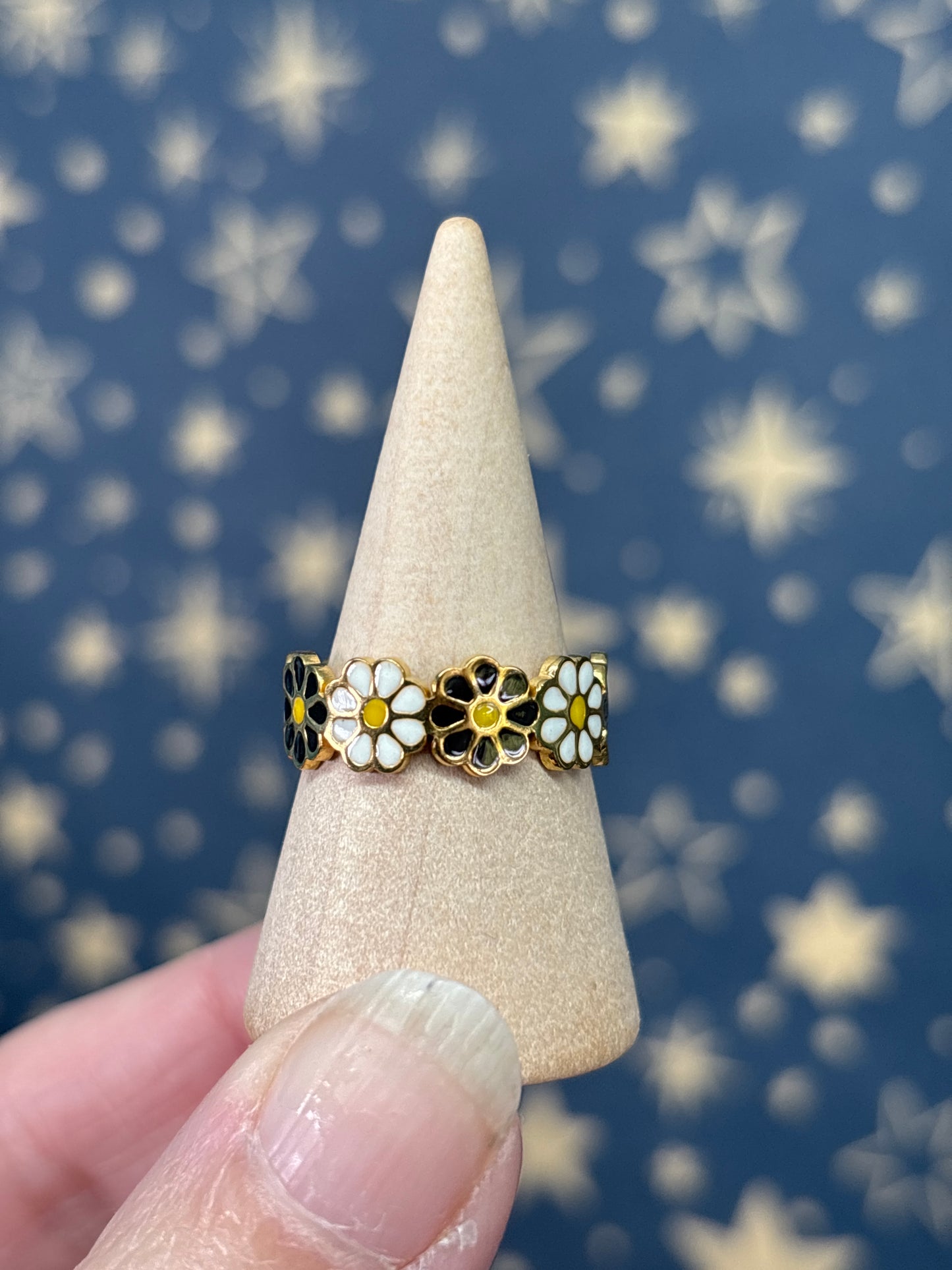 Black & White Daisy 18k Gold Plated Stainless Steel Adjustable Ring