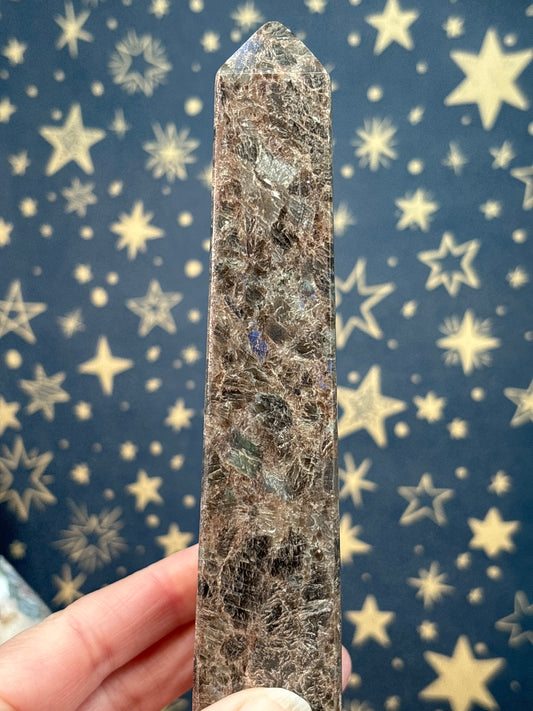 Red Larvikite Tower a 14.6cm