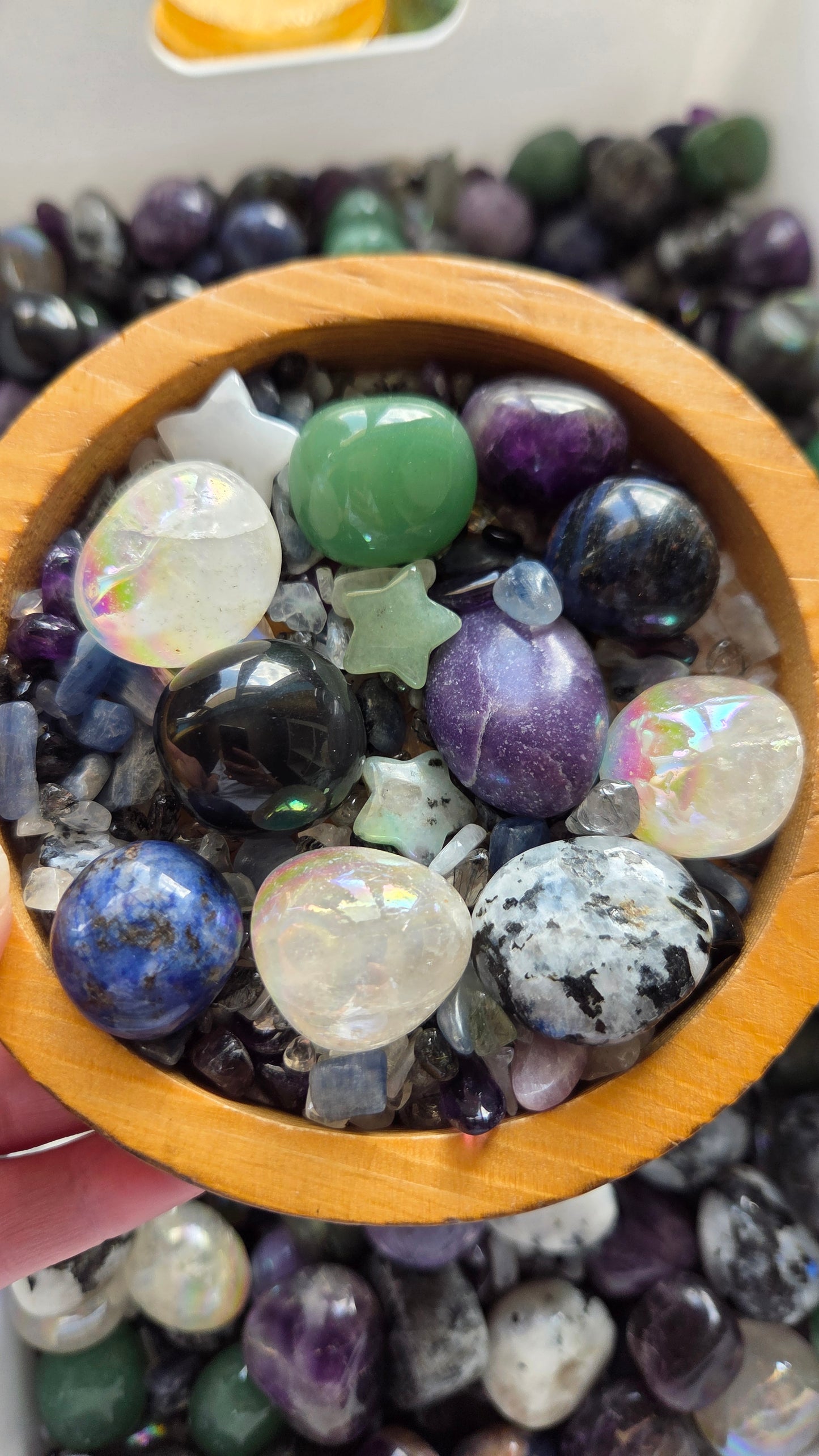 The Aurora Crystal Confetti Mix